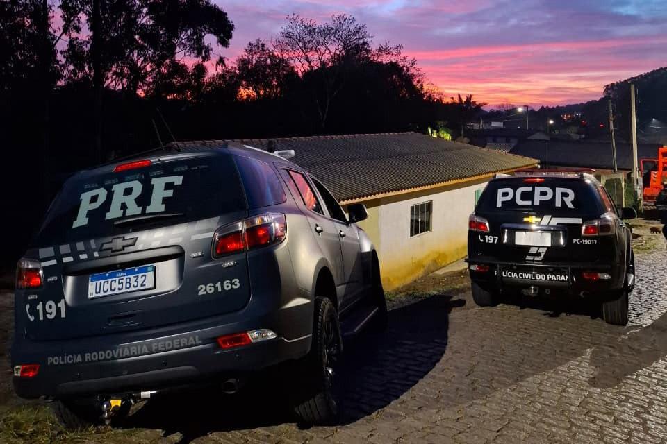 PRF e Polícia Civil prendem 10 integrantes de organização criminosa especializada em roubos de cargas na BR-116