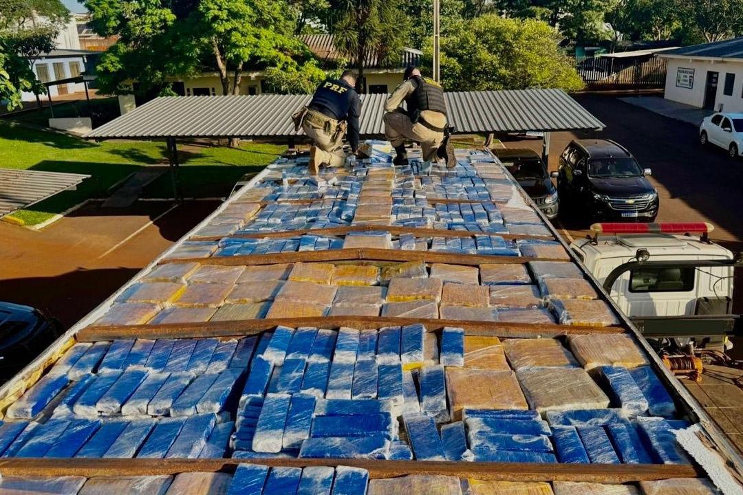 PRF e Polícia Militar apreendem 1.510 kg de maconha em Toledo
