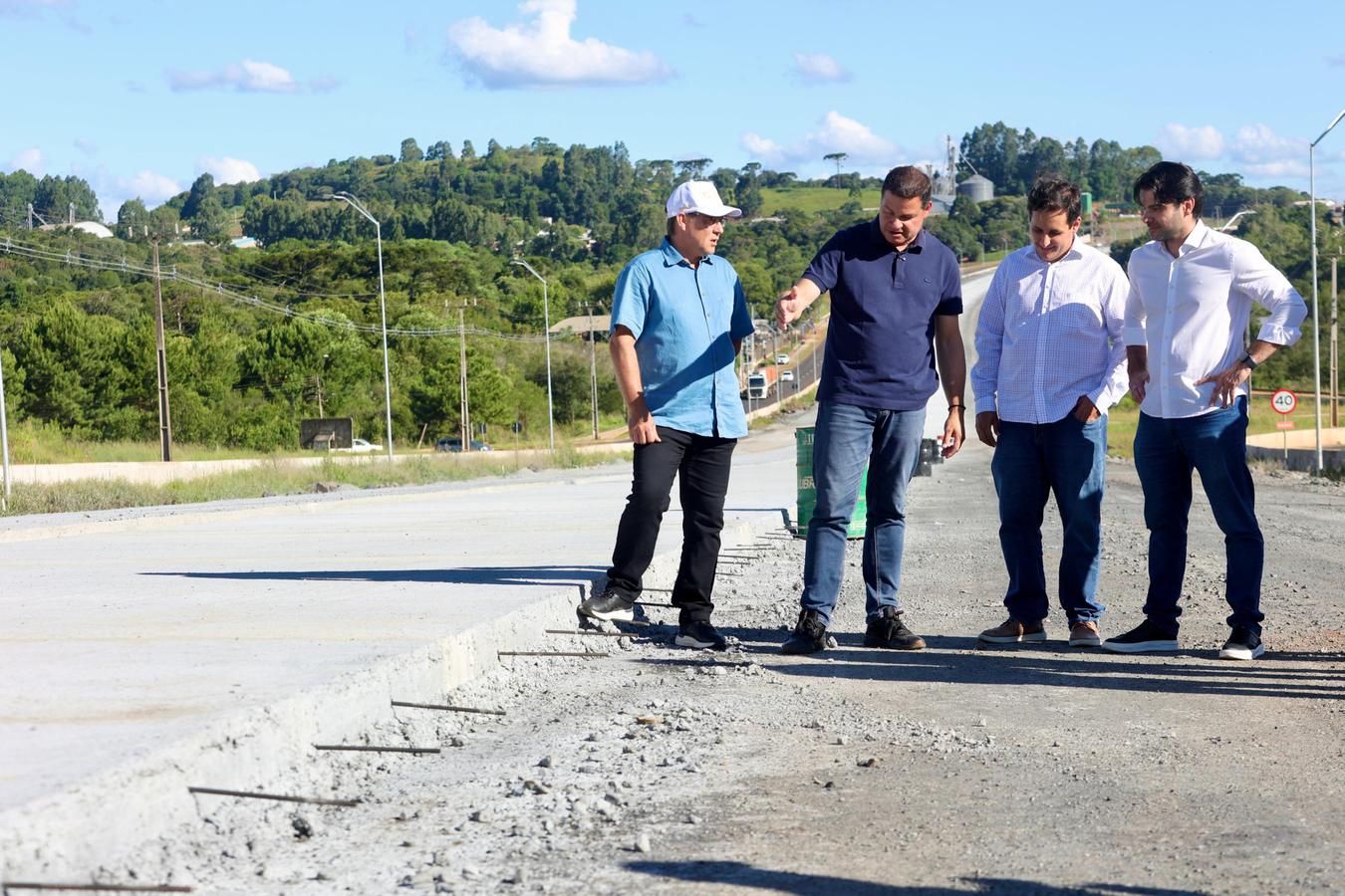 Sandro Alex destaca avanços das duplicações em concreto na região Central: “novo eixo do progresso" 1 Sandro Alex destaca avanços das duplicações em concreto na região Central: “novo eixo do progresso"