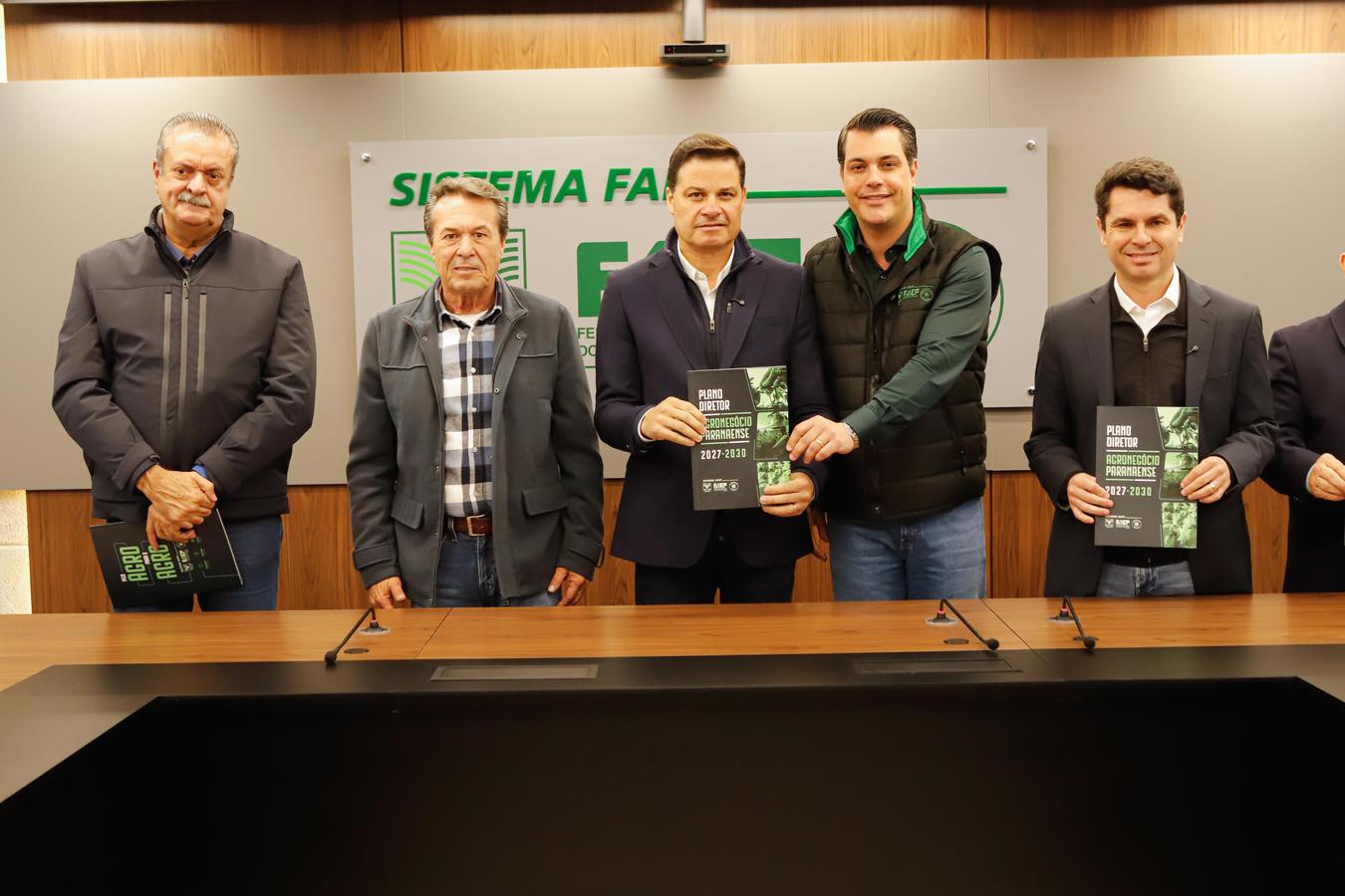 Sandro Alex recebe propostas do agronegócio e reforça compromisso com o setor