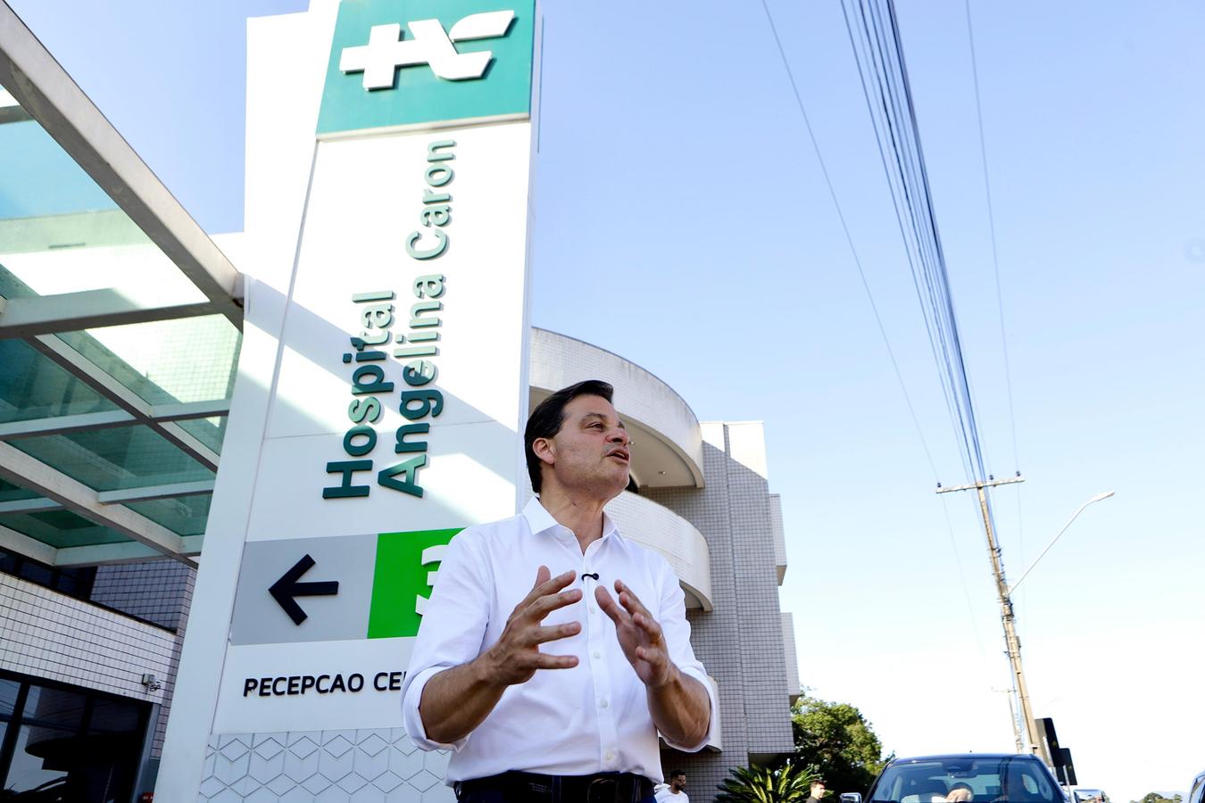 Sandro Alex visita Hospital Angelina Caron e destaca aumento de 50% nos leitos de UTI no Paraná