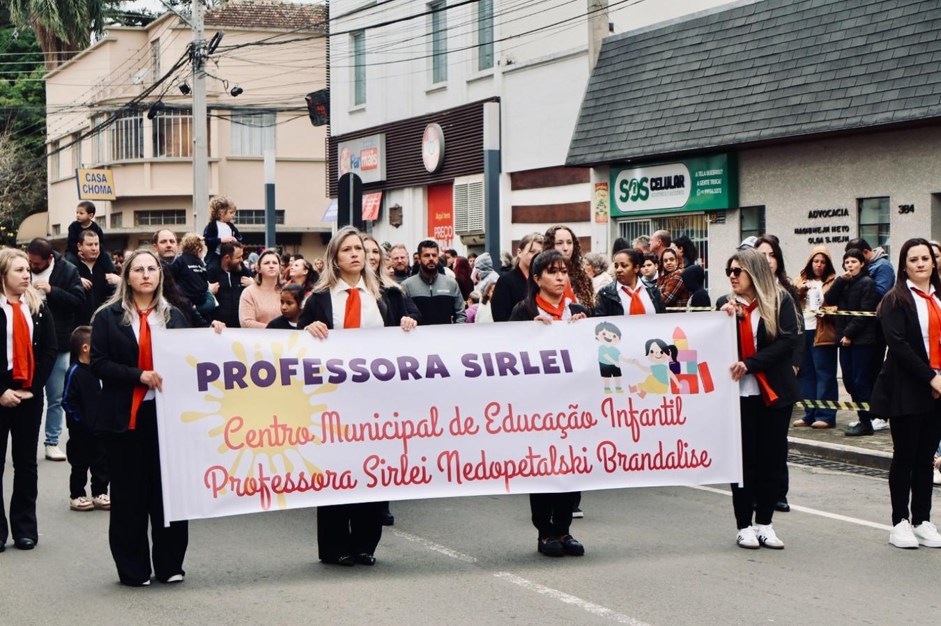 Desfile de 7 de Setembro reúne grande público e celebra patriotismo e civismo em Irati