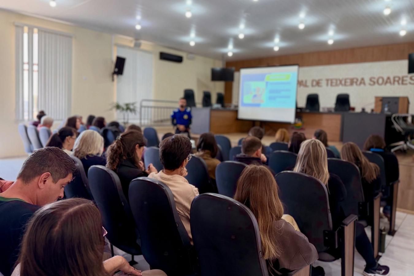 Palestra sobre fluxos de atendimento a vítimas de violência é realizada em Teixeira Soares