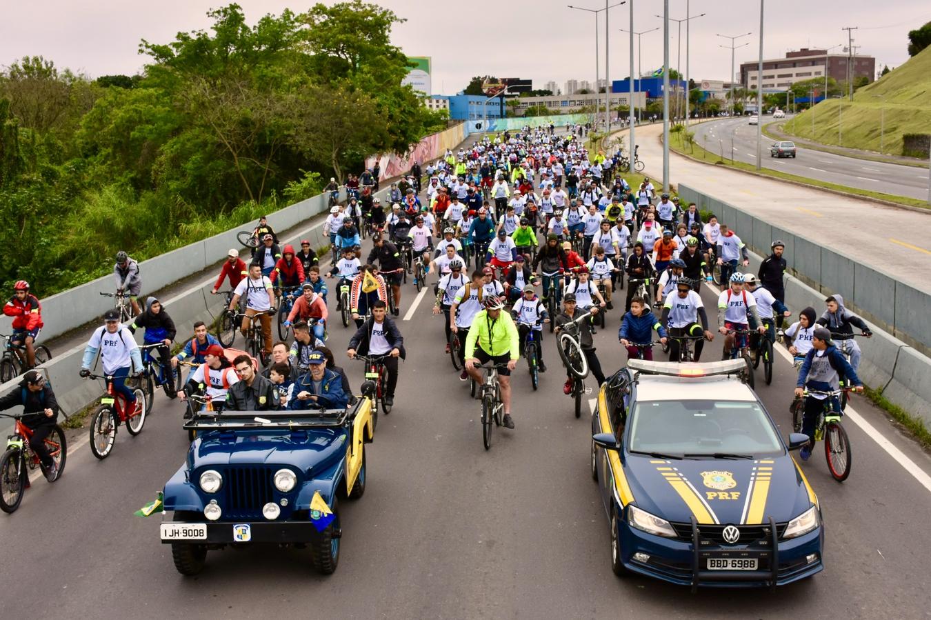 Passeio Ciclístico da PRF promove educação para o trânsito durante Semana Nacional de Trânsito