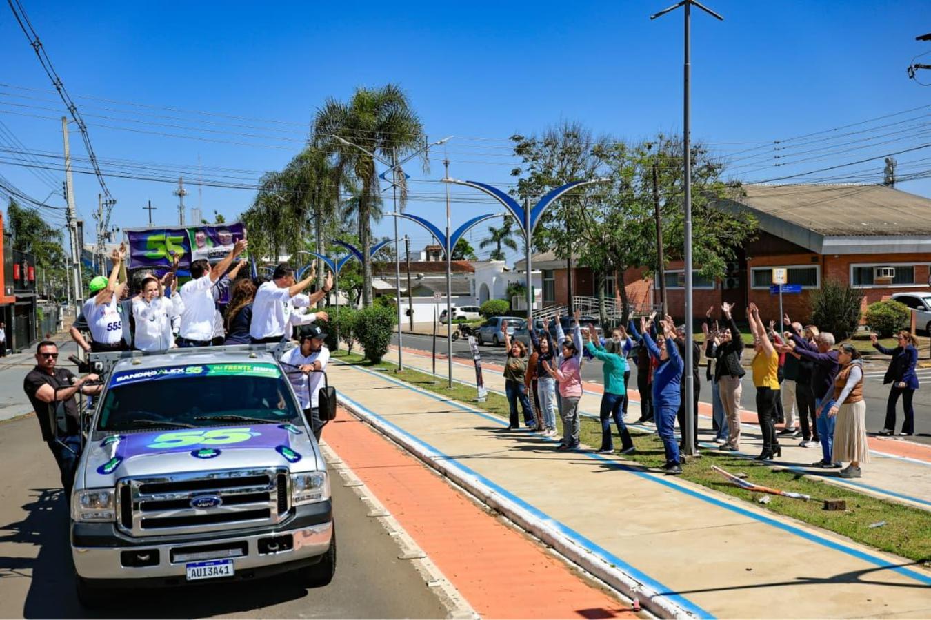 Sandro Alex e Ratinho Junior fazem carreatas em sete cidades do Paraná