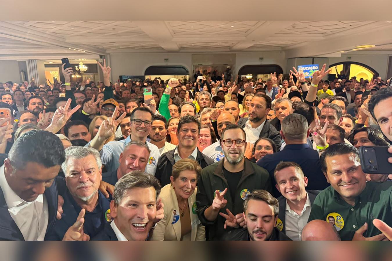 Moro reúne 230 prefeitos e quase 3 mil pessoas em evento pró-Flávio em Curitiba
