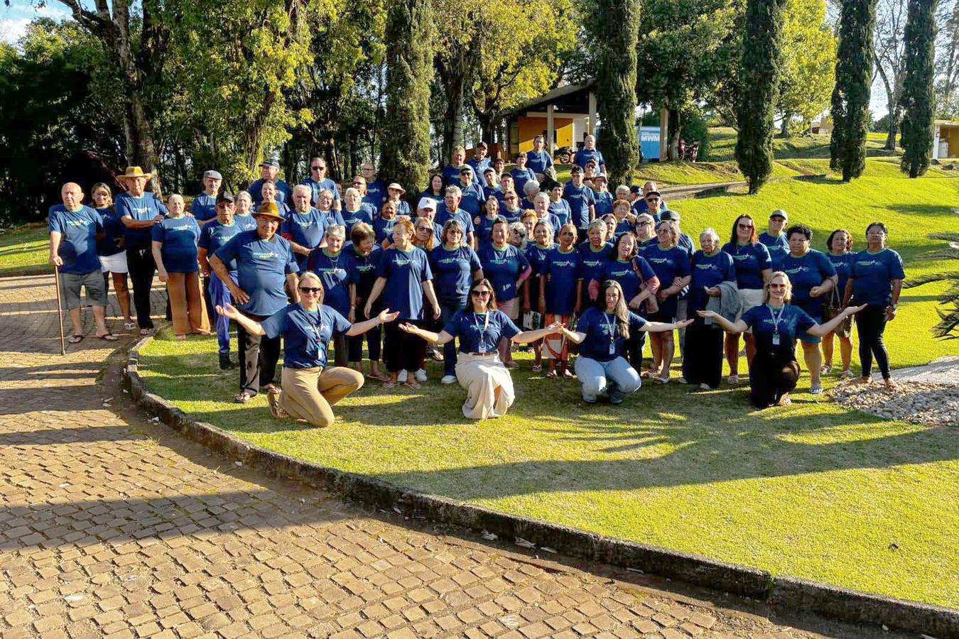 Programa Viaja Paraná 60+ proporciona experiência de lazer a idosos de Fernandes Pinheiro