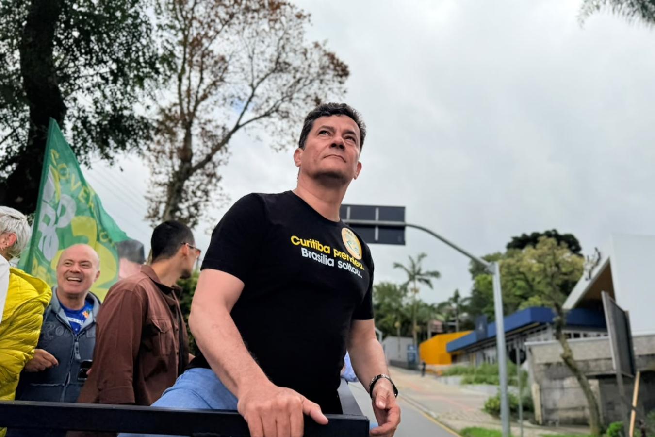 Sergio Moro encerra campanha com carreata